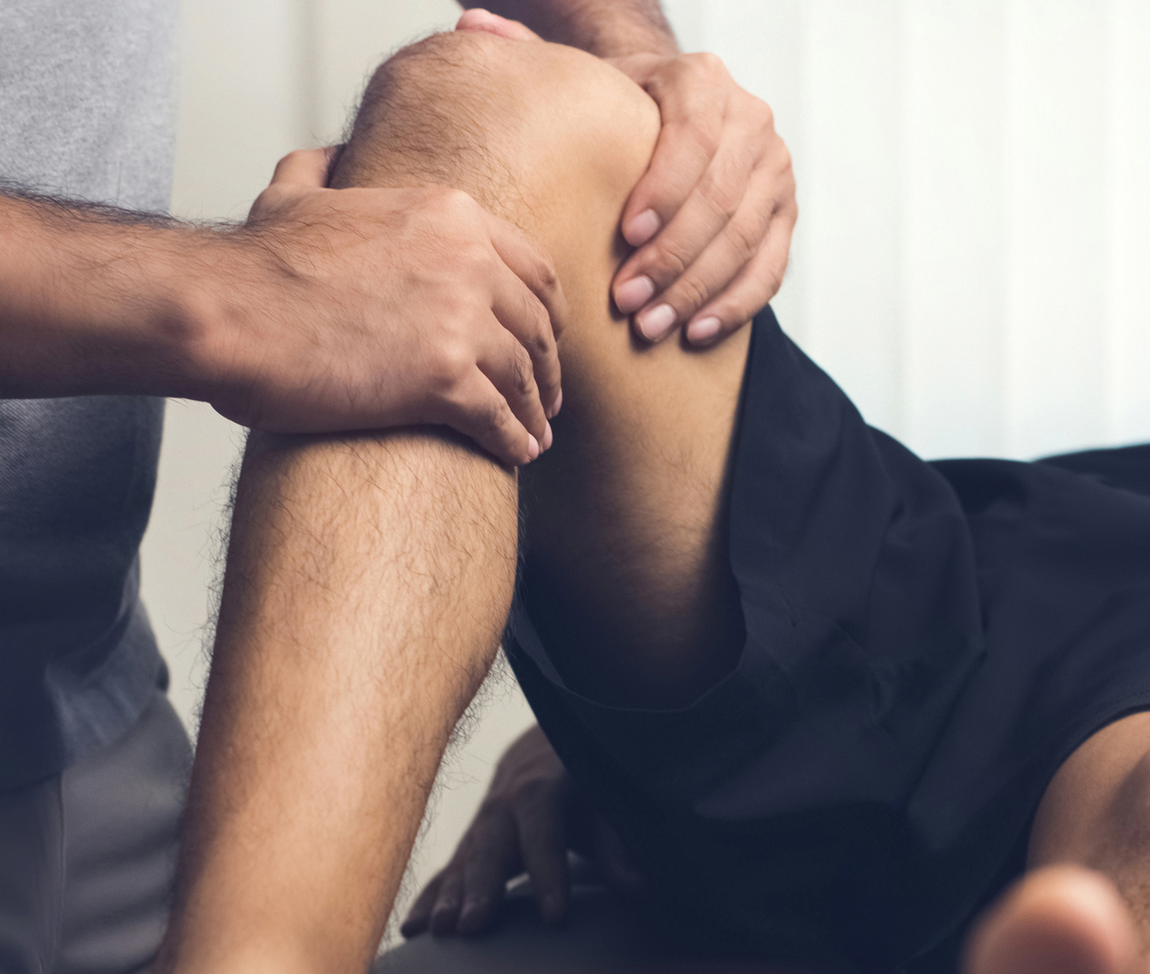 Comprehensive Management of Athletic Knee Injuries